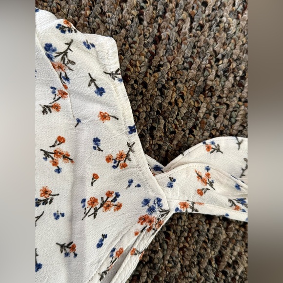 Blouse Sleeve Less - Picture 5 of 5